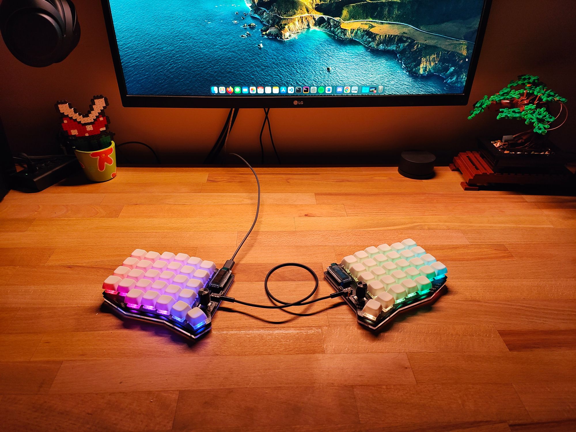Sofle RGB MX with XDA Translucent Keycaps