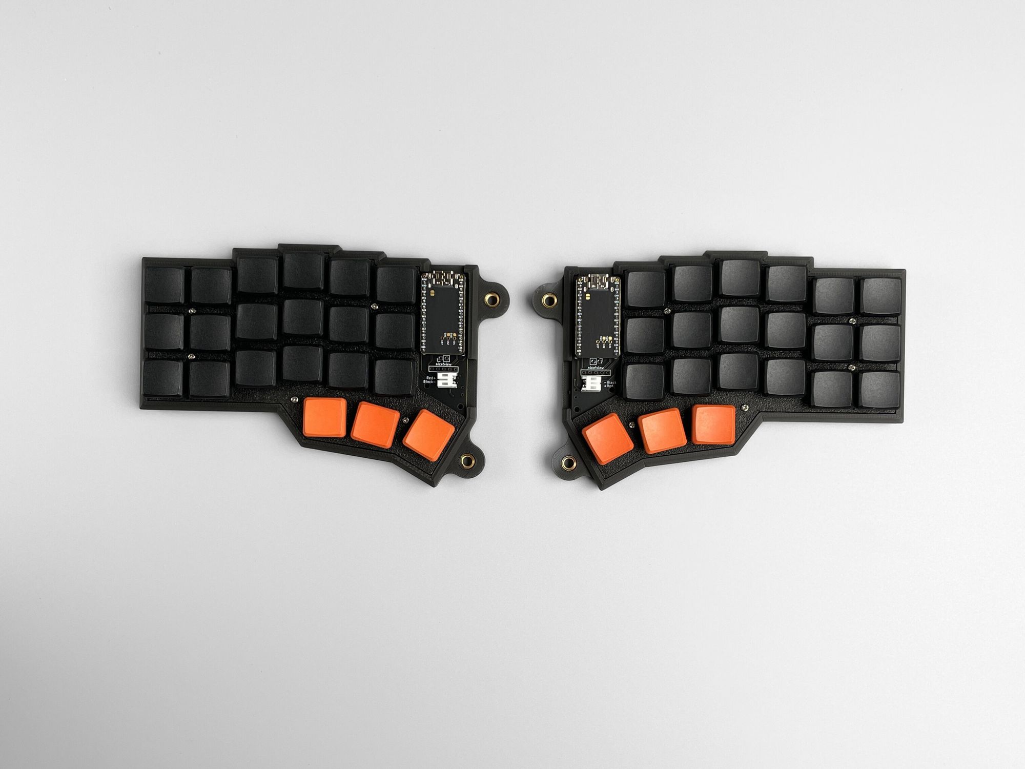 Wireless Corne with Low Profile Choc v1 Key Switches and MBK Keycaps