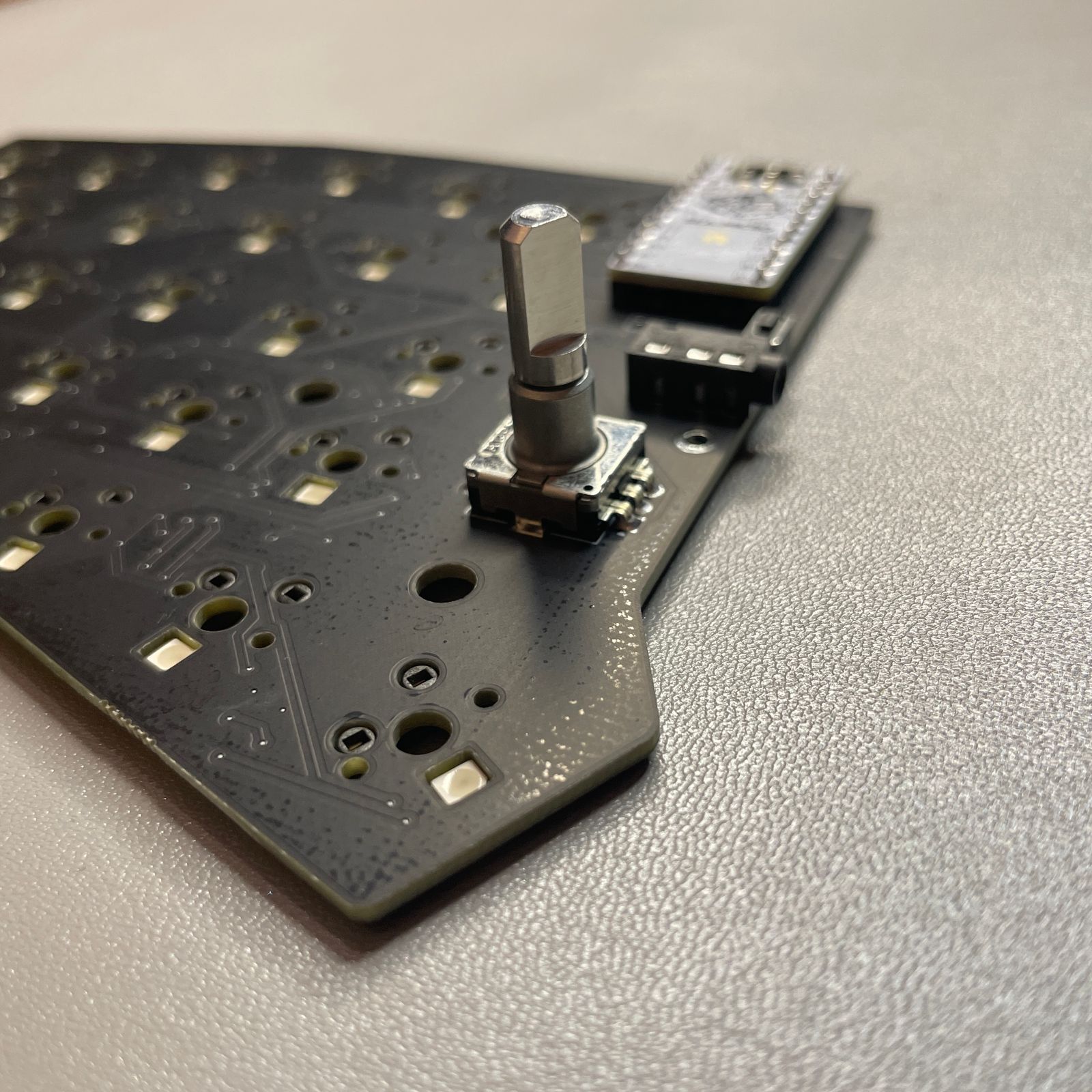 Trying different rotary encoders and knobs on split keyboards